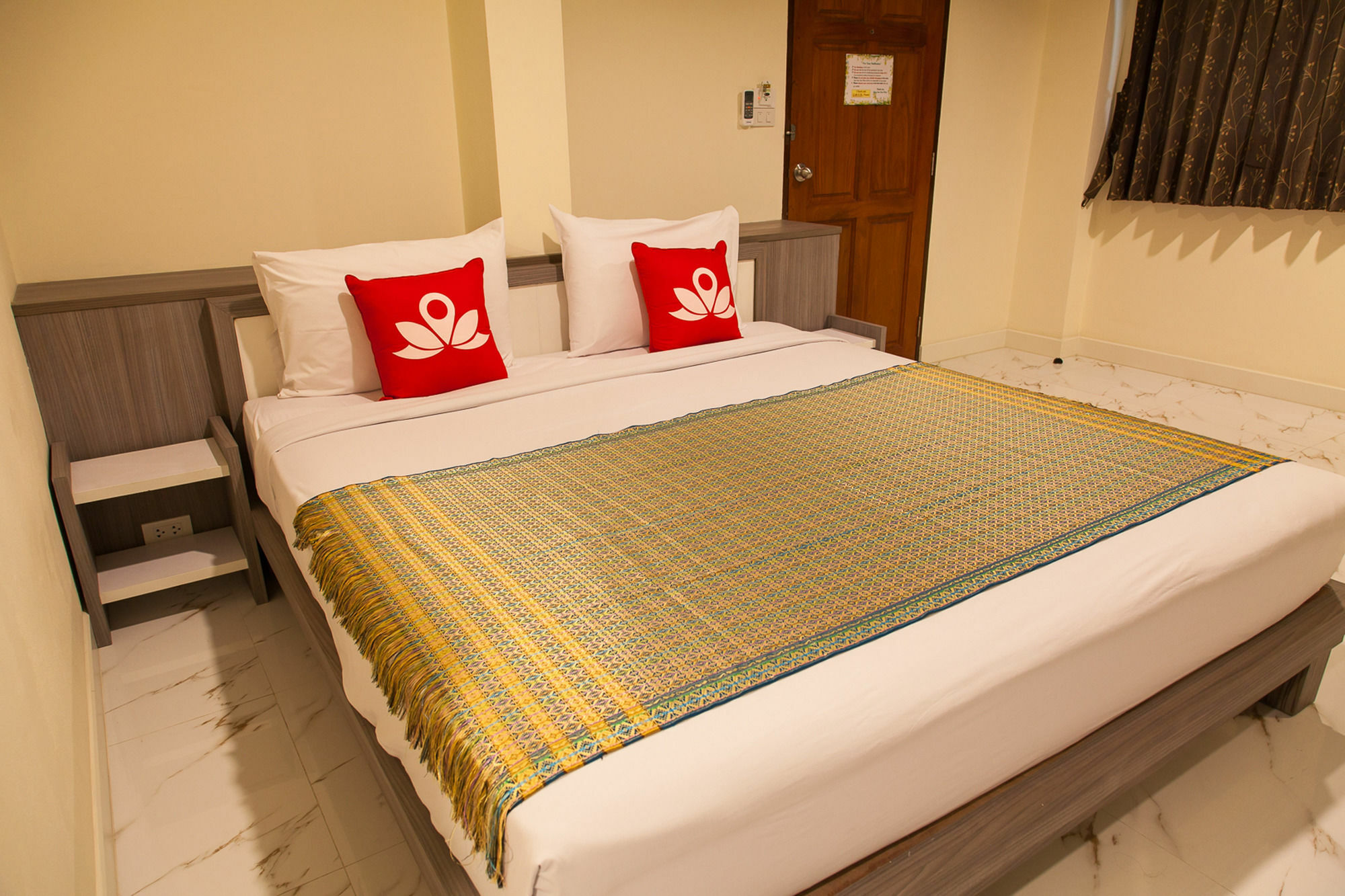 Zen Rooms Samsen 3 Bangkok Exterior photo